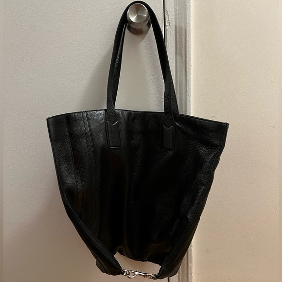 Marc Jacobs Leather Tote Bag Large (comes with dust bag!) - Picture 12 of 13